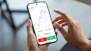 ANALIZĂ XTB: Românii îşi asumă riscuri fără să-şi dea seama